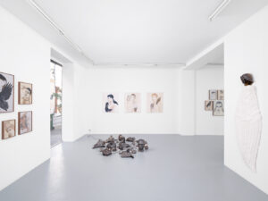 Edi Dubien-galerie-alain-gutharc-Comme-un-oiseau-mars2026-1024x768-1